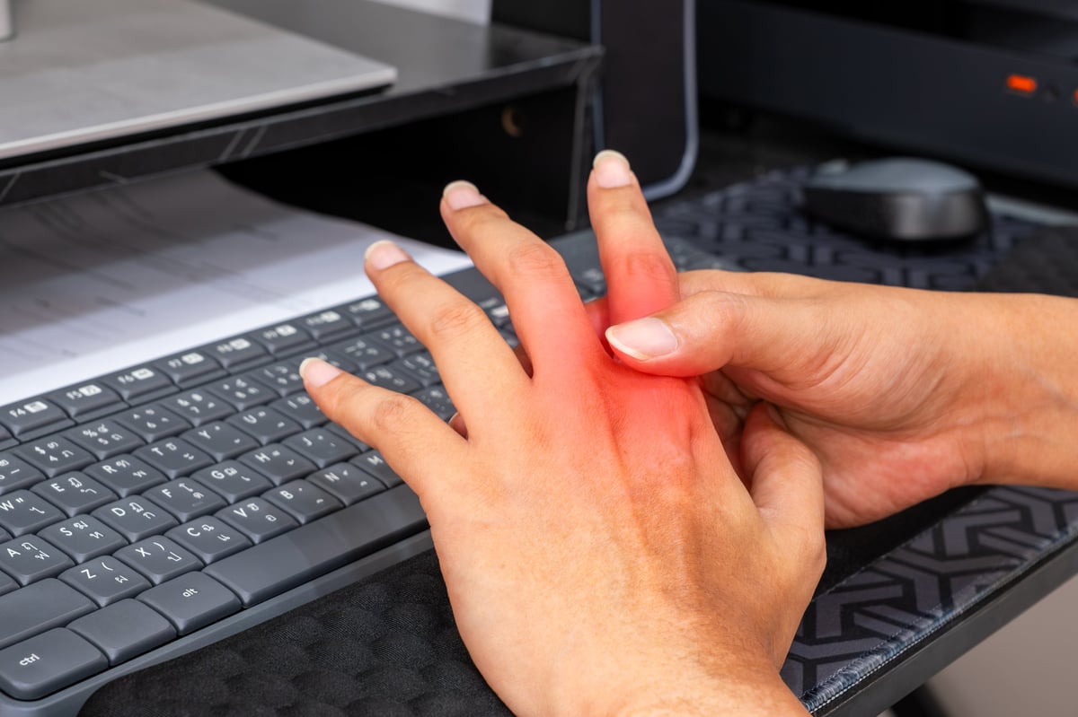 Finger pain from repetitive computer work showing strain, inflammation and ergonomic risks